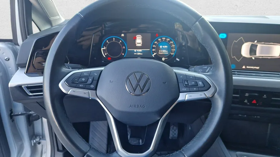 VOLKSWAGEN Golf -
