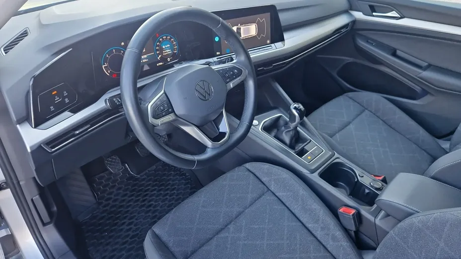 VOLKSWAGEN Golf -
