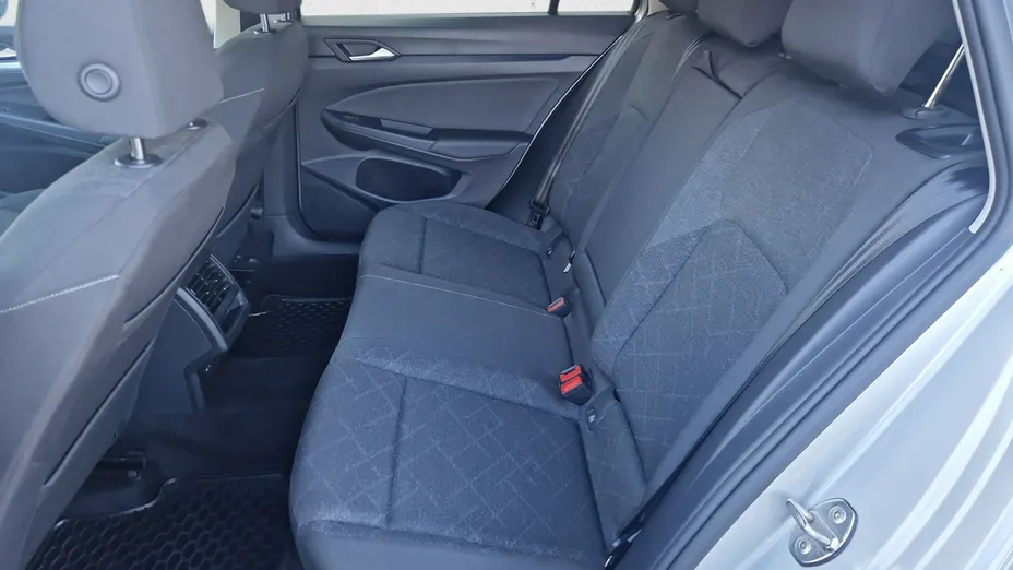 VOLKSWAGEN Golf -