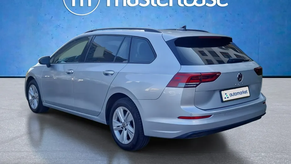 VOLKSWAGEN Golf -