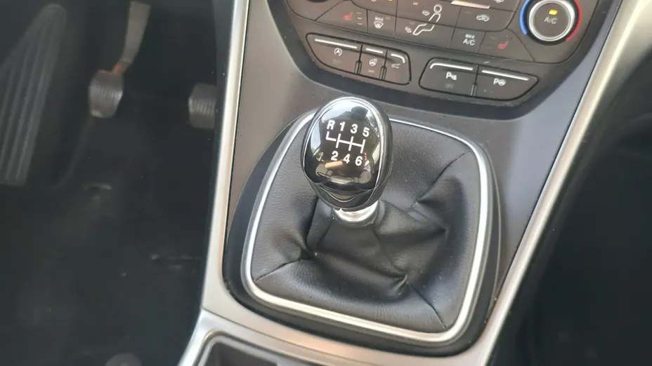 FORD Kuga -