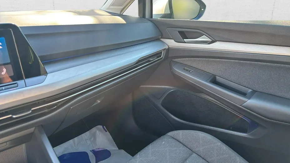 VOLKSWAGEN Golf -