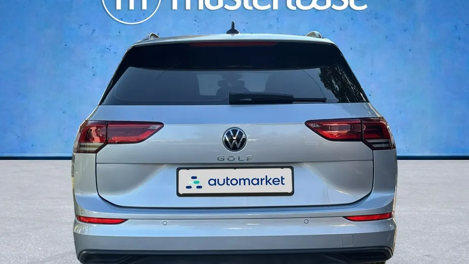 VOLKSWAGEN Golf -