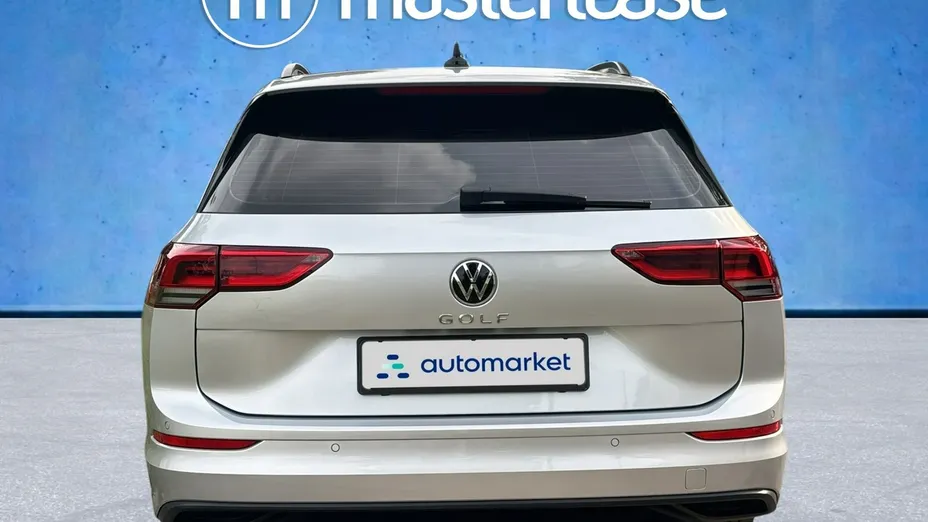 VOLKSWAGEN Golf -