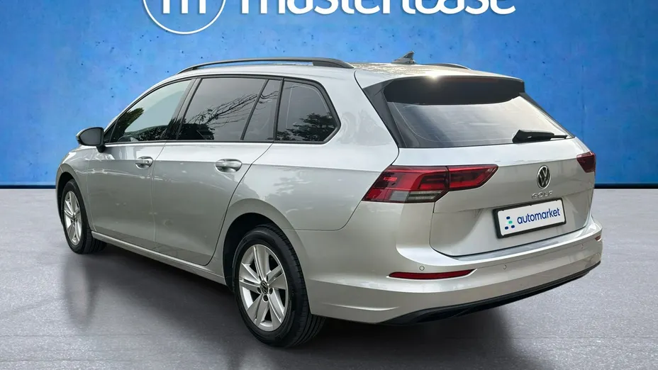 VOLKSWAGEN Golf -
