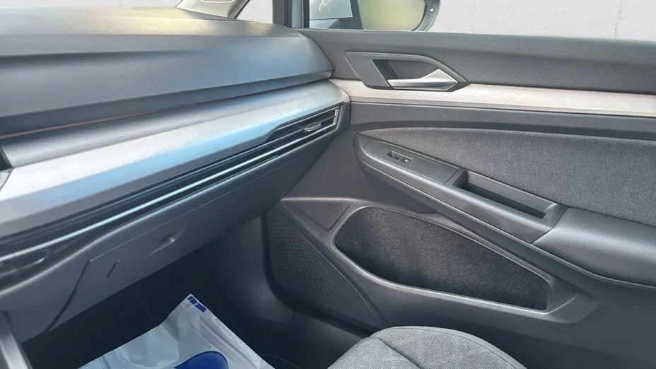 VOLKSWAGEN Golf -
