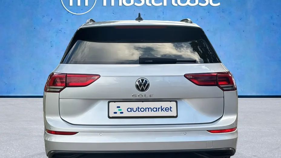 VOLKSWAGEN Golf -