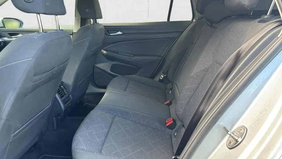 VOLKSWAGEN Golf -