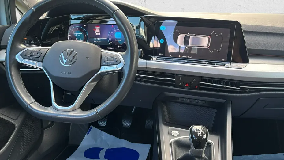 VOLKSWAGEN Golf -