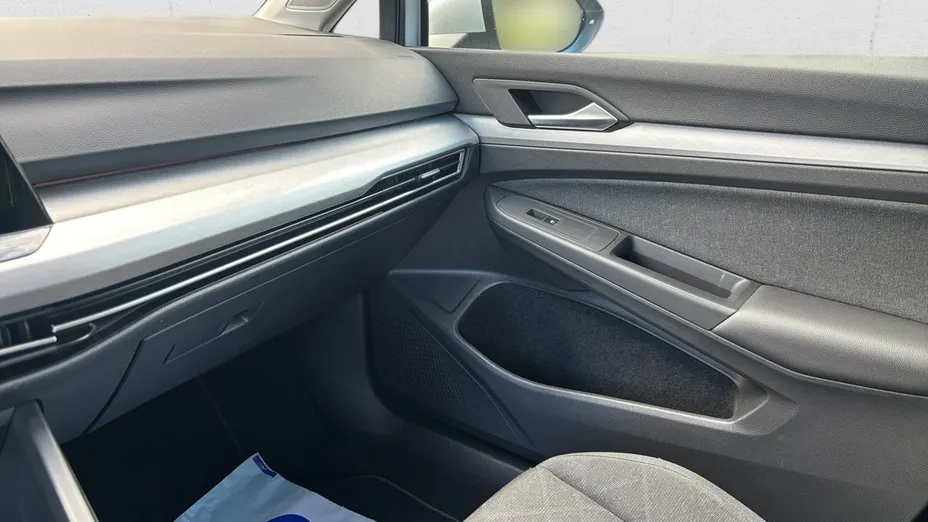VOLKSWAGEN Golf -