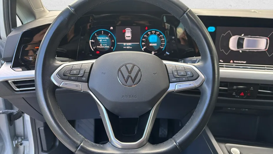 VOLKSWAGEN Golf -
