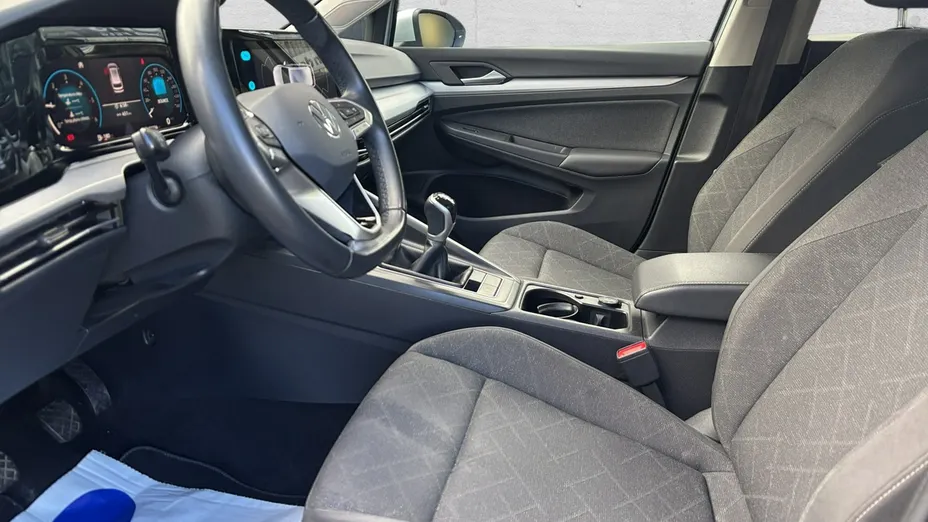 VOLKSWAGEN Golf -