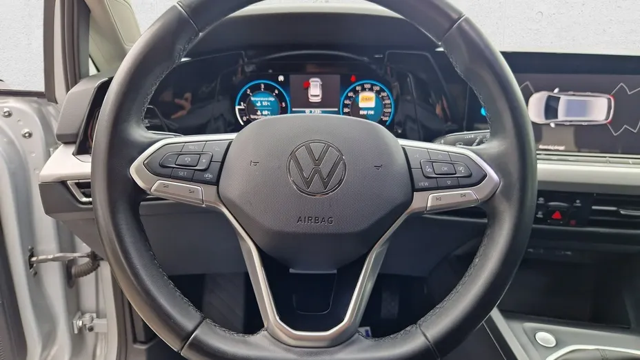 VOLKSWAGEN Golf -