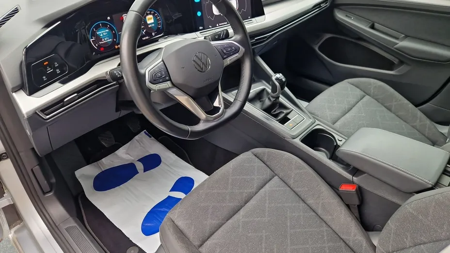 VOLKSWAGEN Golf -