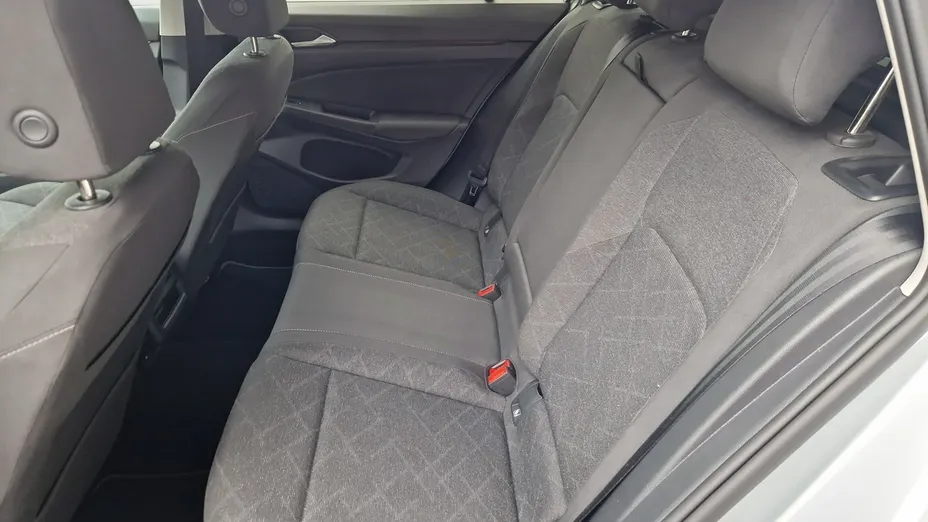 VOLKSWAGEN Golf -