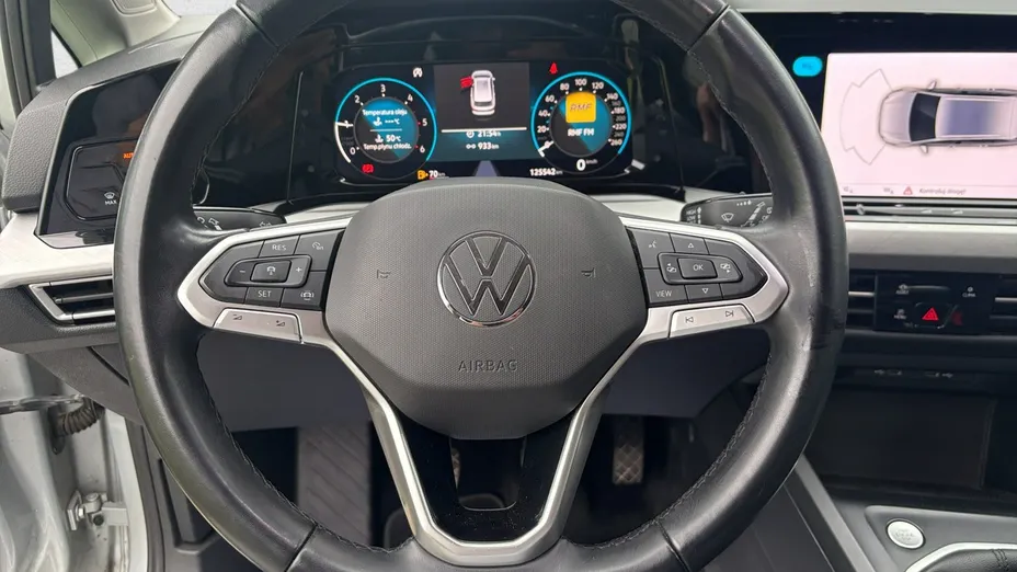 VOLKSWAGEN Golf -