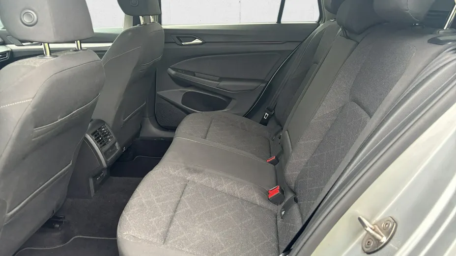 VOLKSWAGEN Golf -