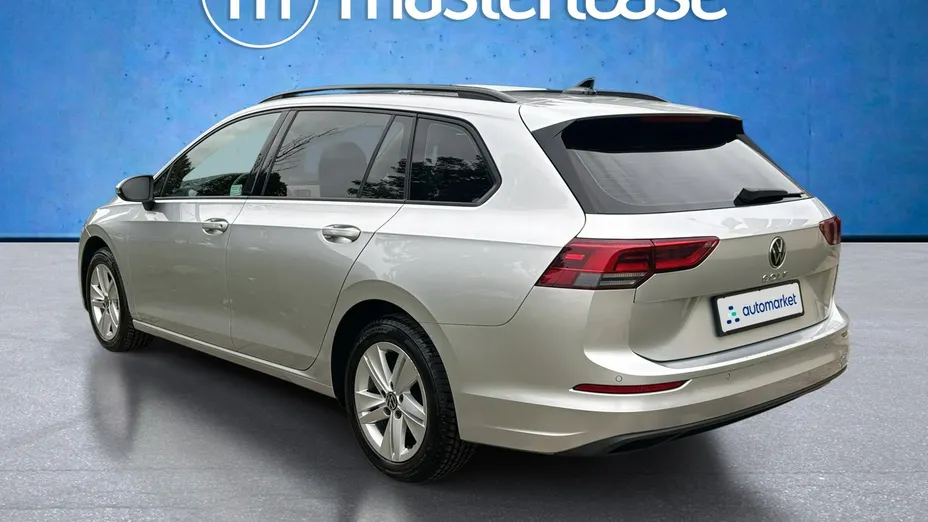 VOLKSWAGEN Golf -