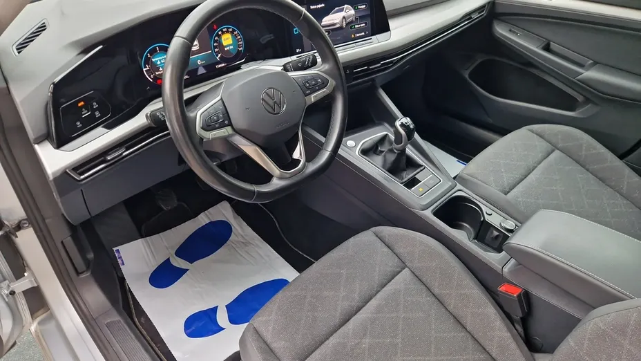 VOLKSWAGEN Golf -