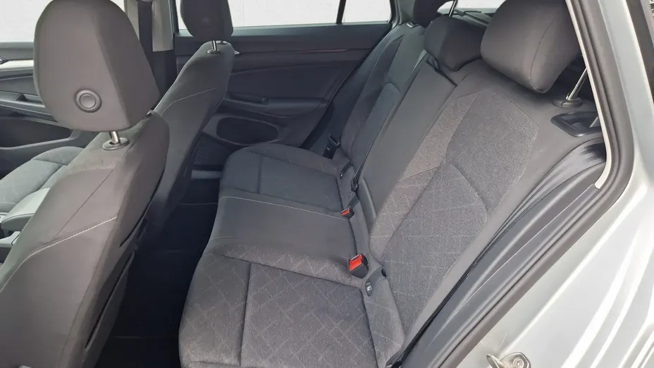 VOLKSWAGEN Golf -