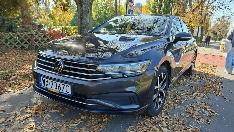 VOLKSWAGEN Passat -