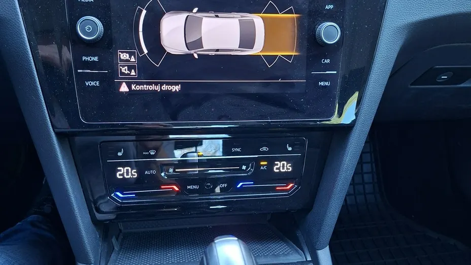 VOLKSWAGEN Passat -