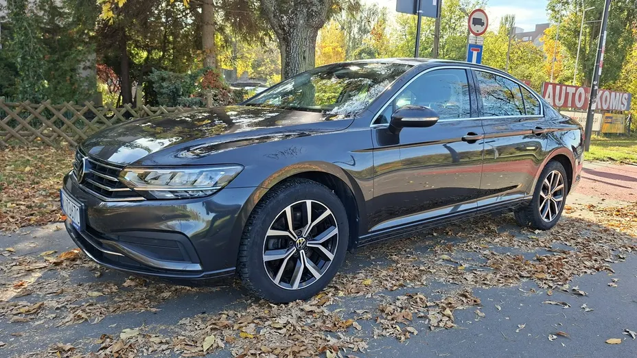 VOLKSWAGEN Passat -