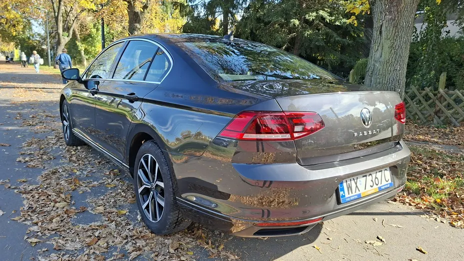 VOLKSWAGEN Passat -