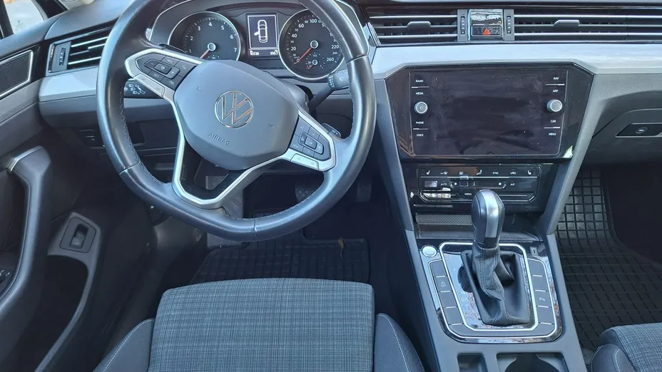 VOLKSWAGEN Passat -