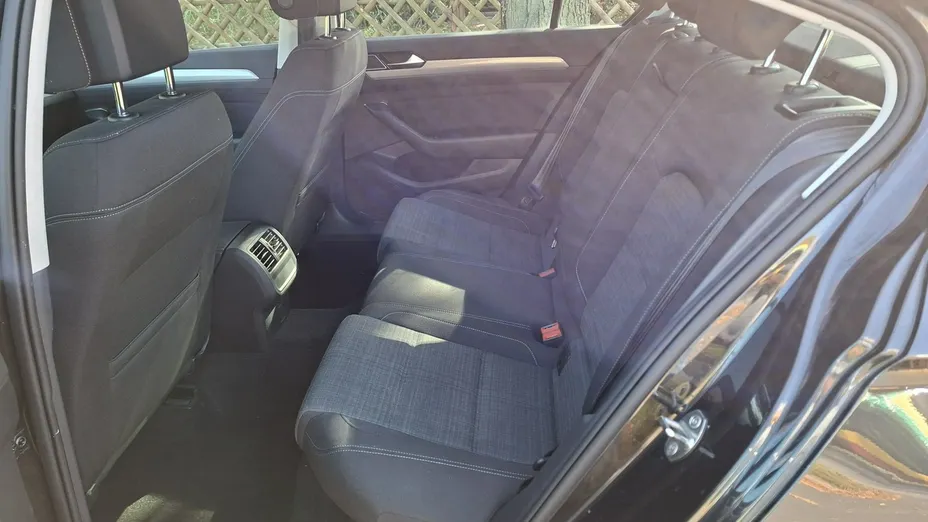 VOLKSWAGEN Passat -