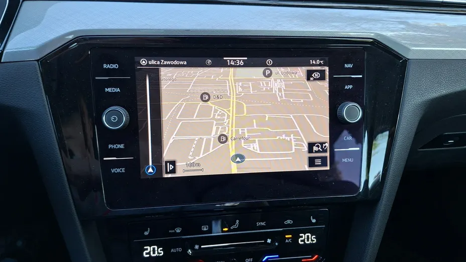 VOLKSWAGEN Passat -