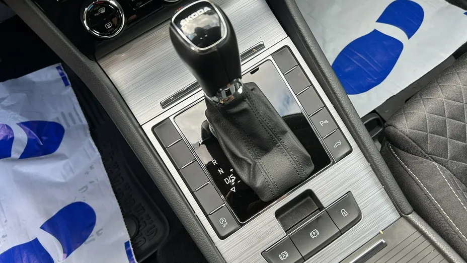 SKODA Superb -