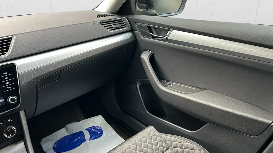 SKODA Superb -