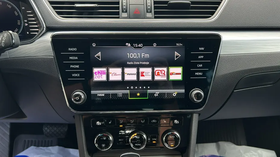 SKODA Superb -