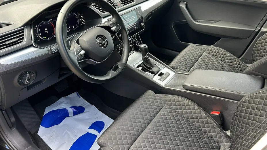 SKODA Superb -