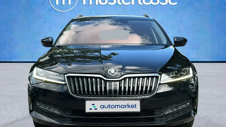 SKODA Superb -