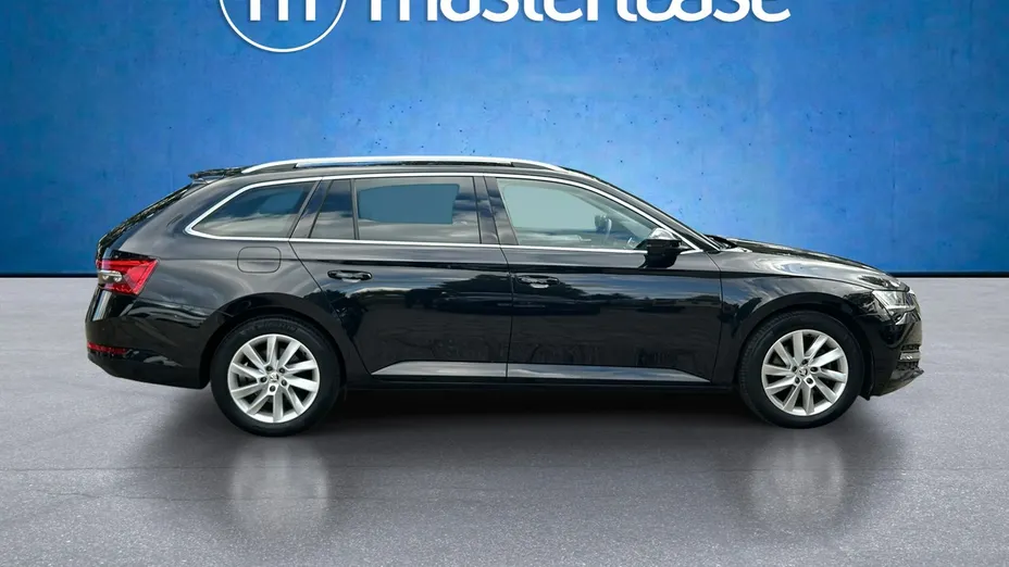 SKODA Superb -