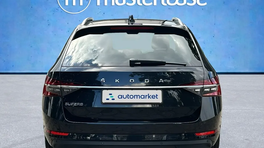 SKODA Superb -