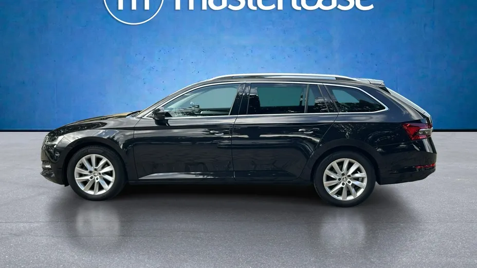SKODA Superb -