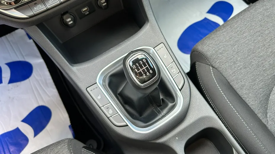 HYUNDAI i30 -