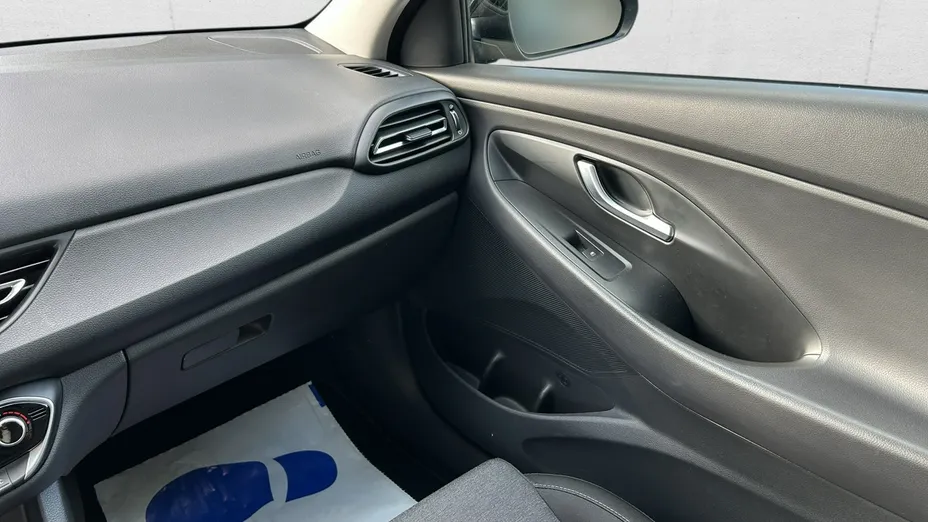 HYUNDAI i30 -
