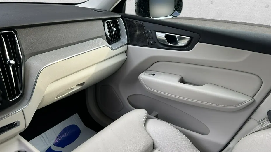 VOLVO XC60 -