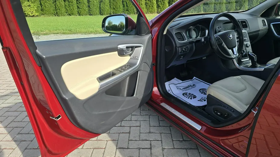 VOLVO V60 -