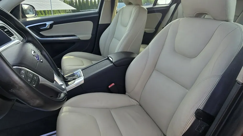 VOLVO V60 -