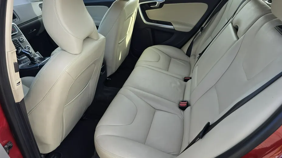 VOLVO V60 -