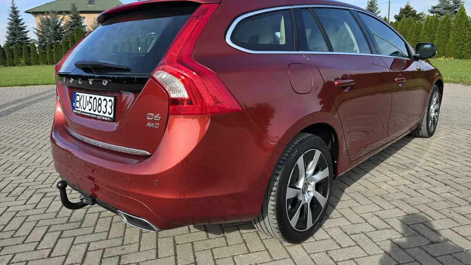 VOLVO V60 -