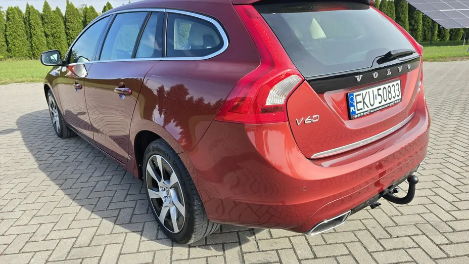 VOLVO V60 -