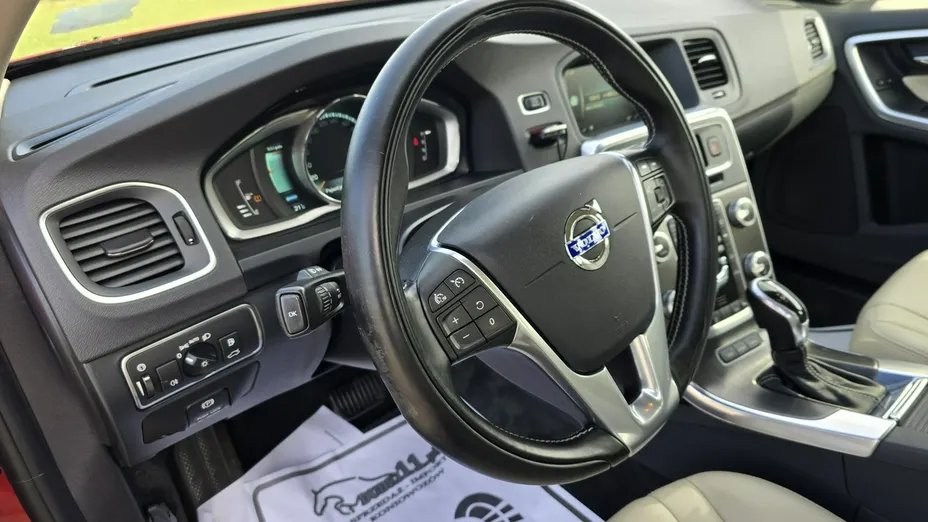 VOLVO V60 -