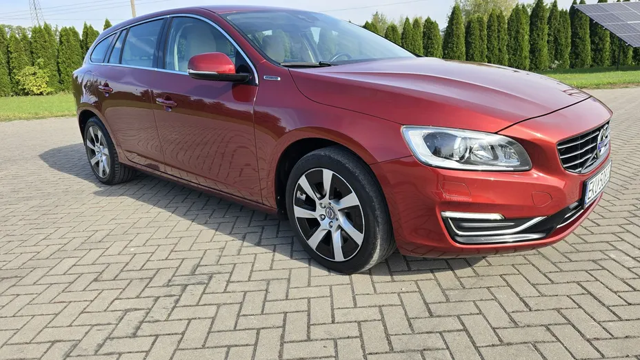 VOLVO V60 -
