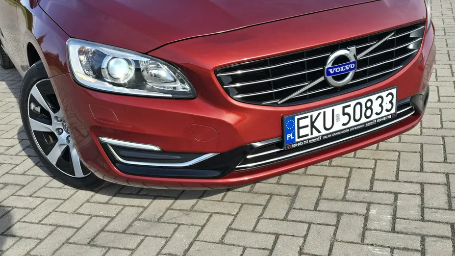 VOLVO V60 -